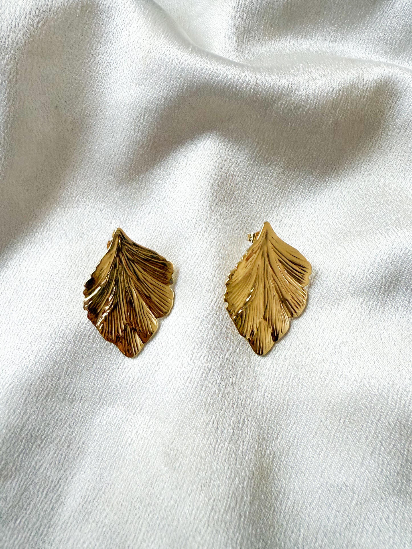 Leaf studs
