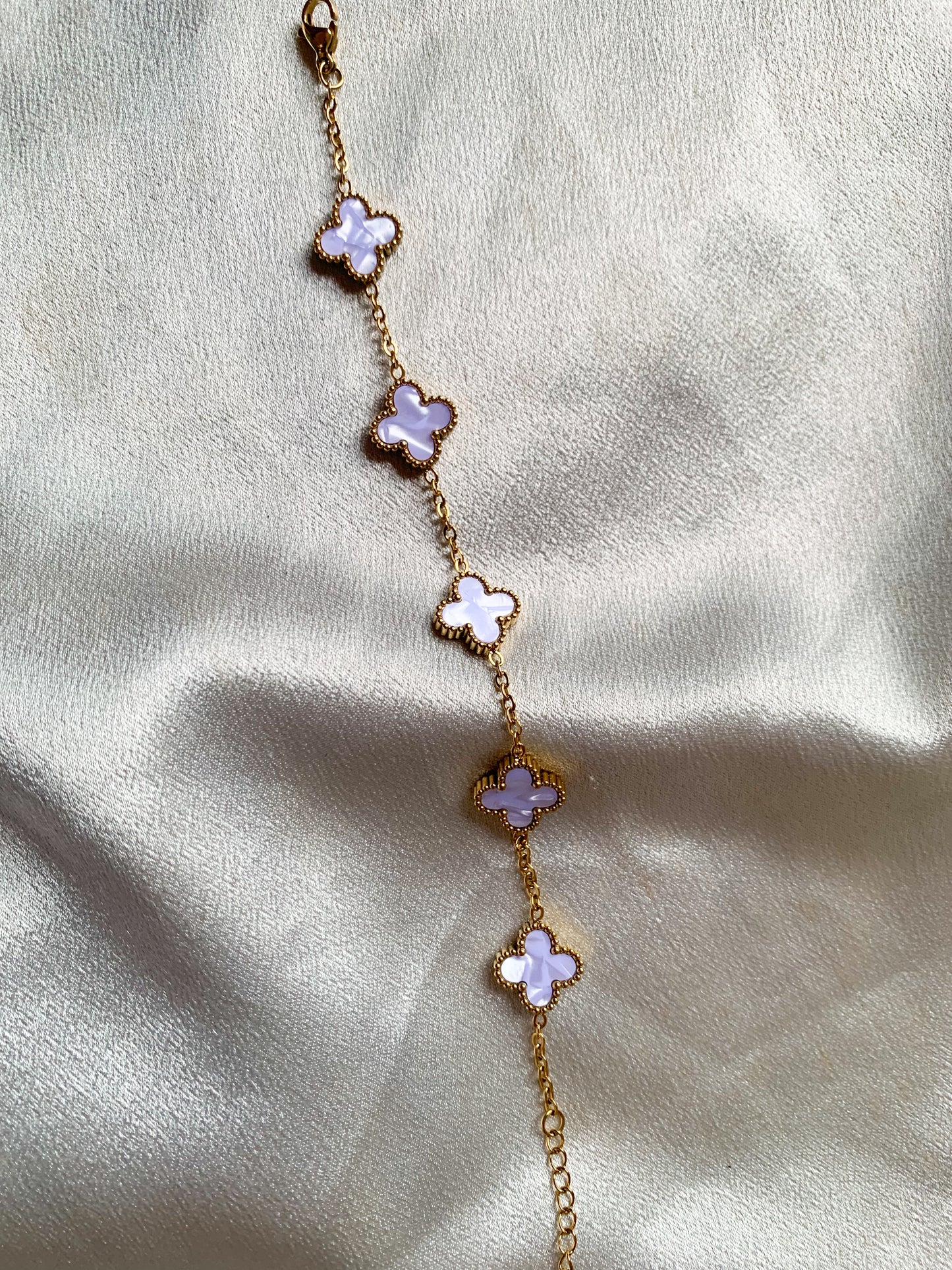 Clover white bracelet