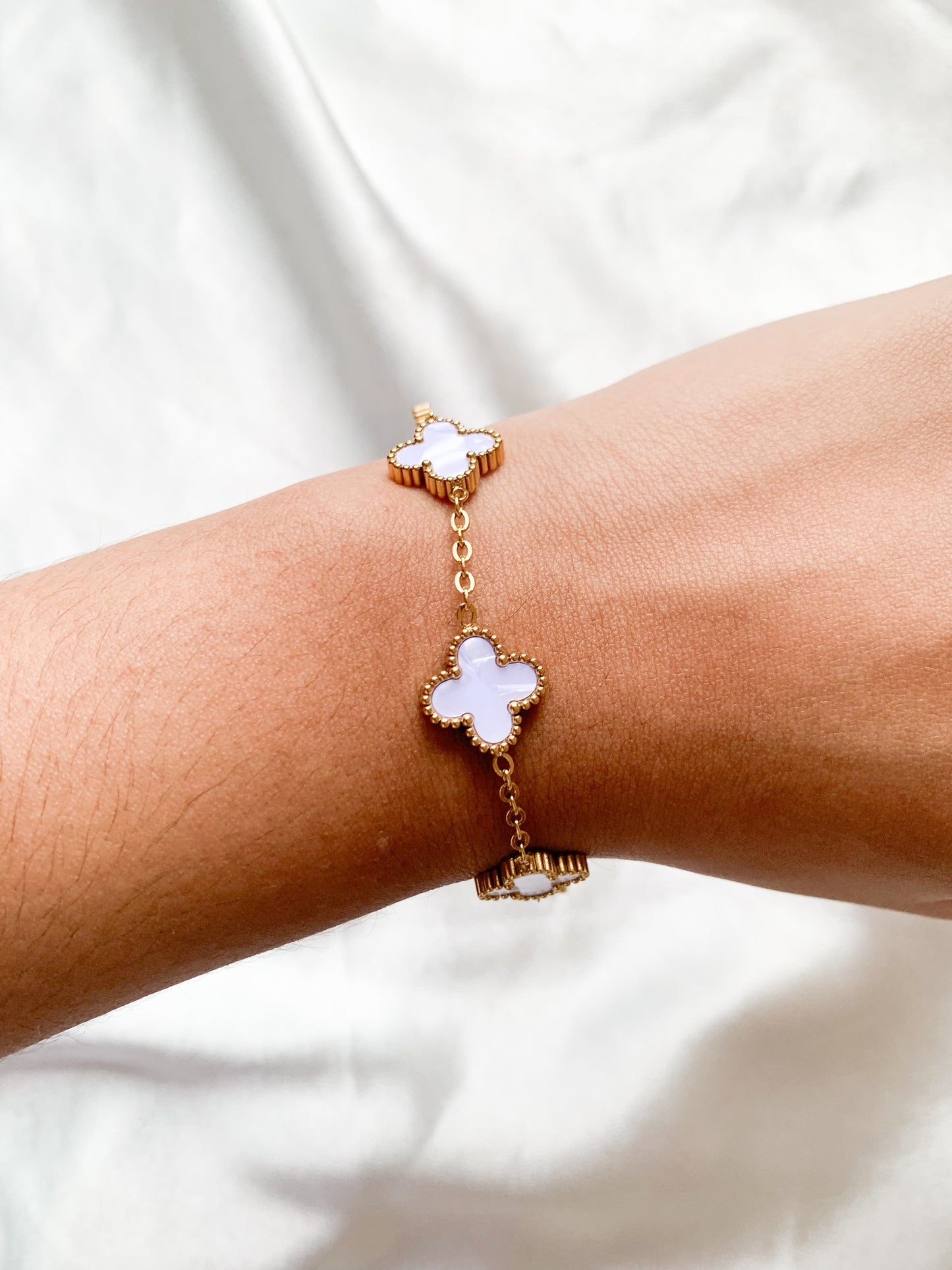 Clover white bracelet