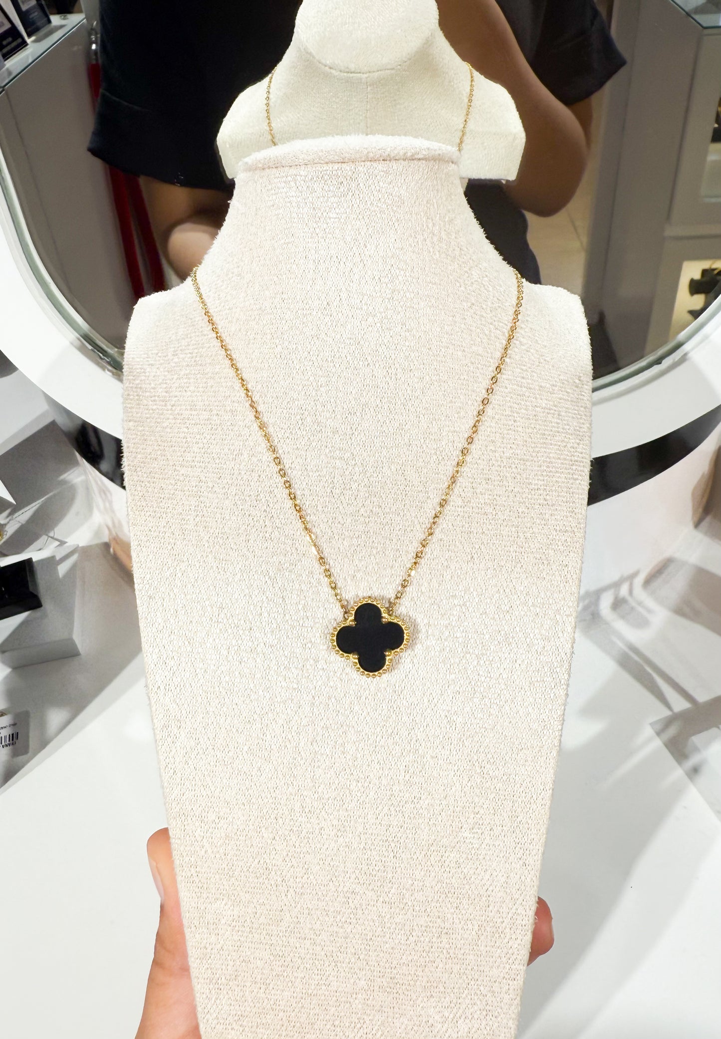 Clover black necklace