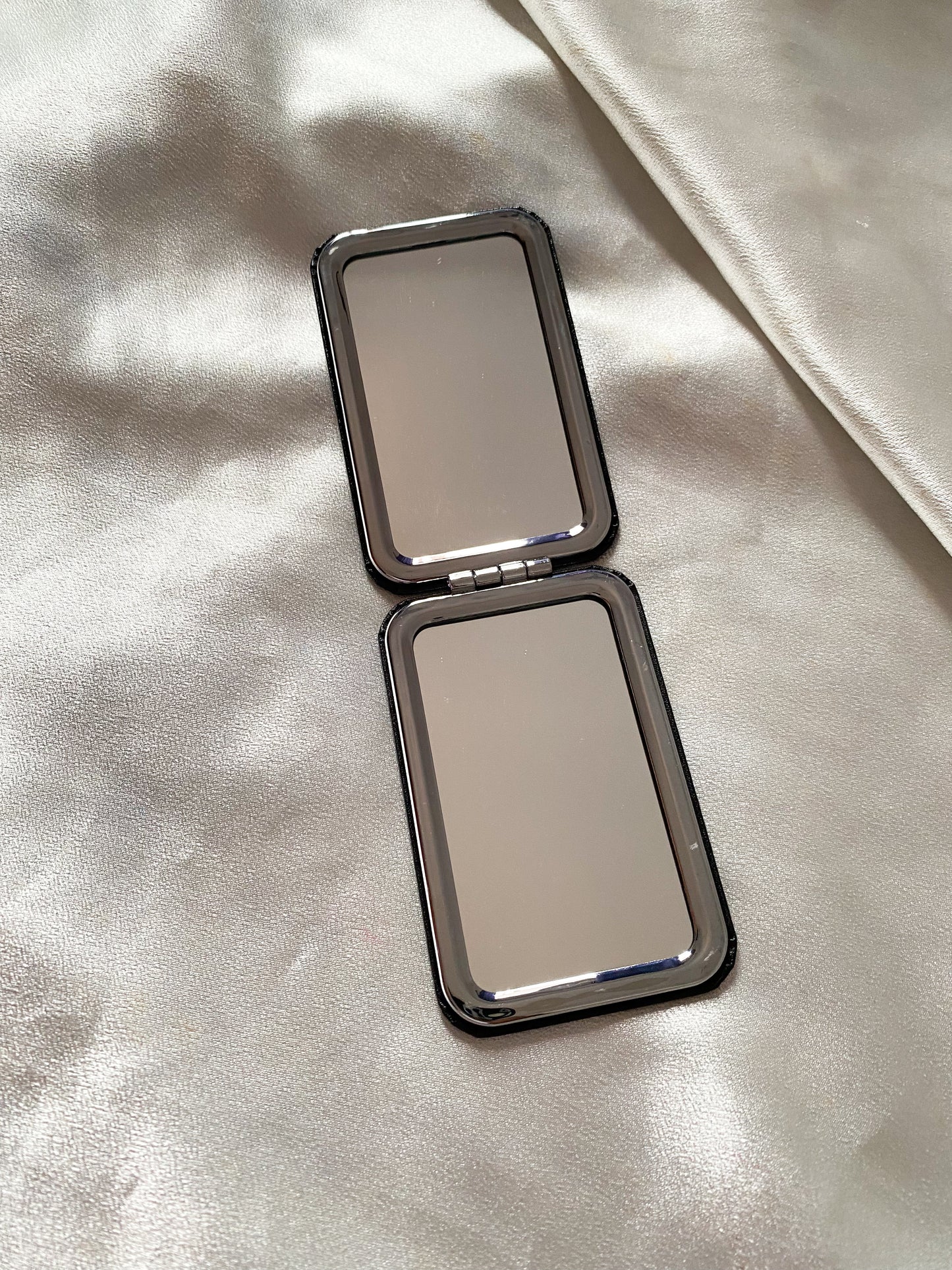 It girl travel mirror