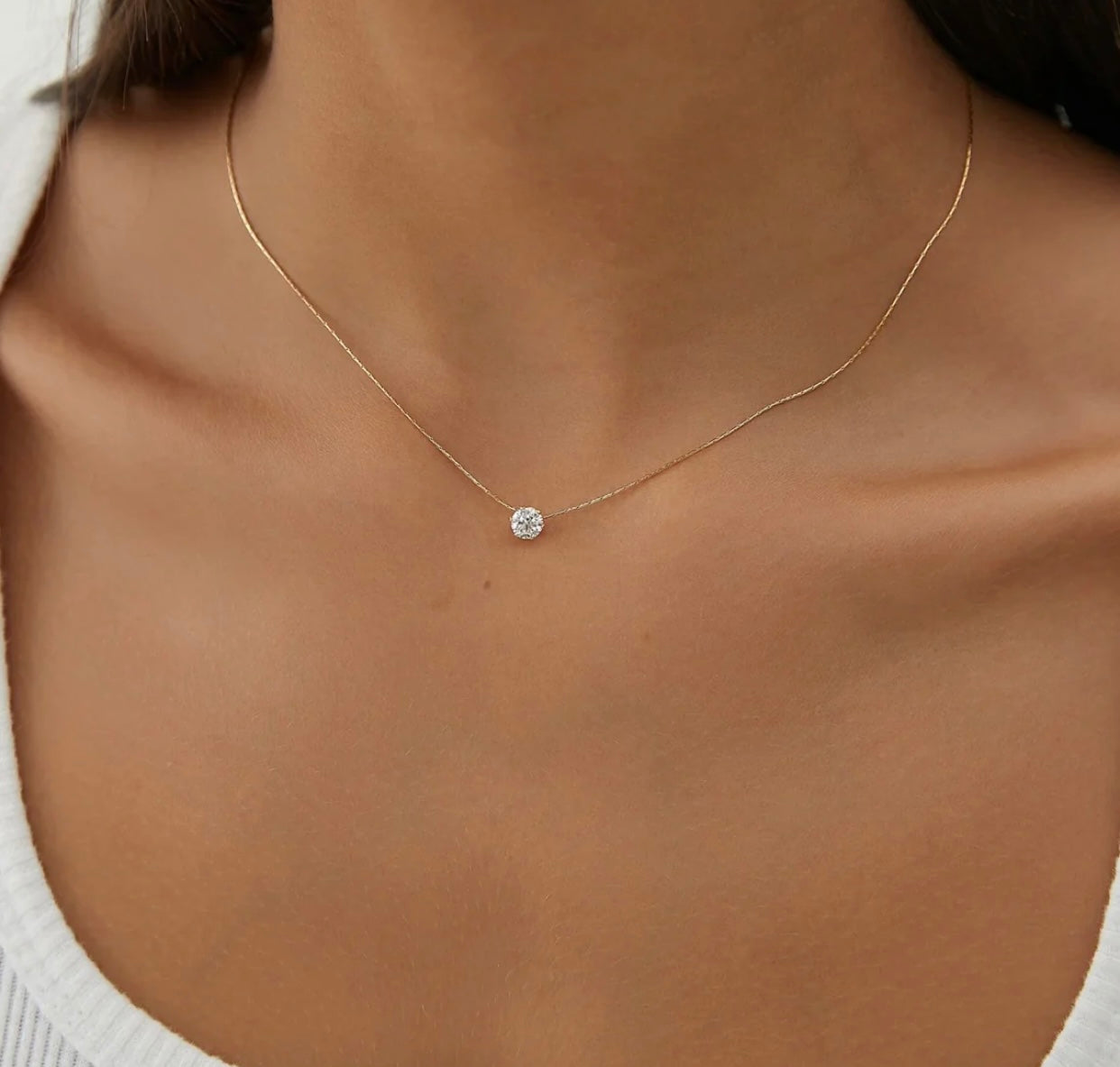 Solitaire gold necklace