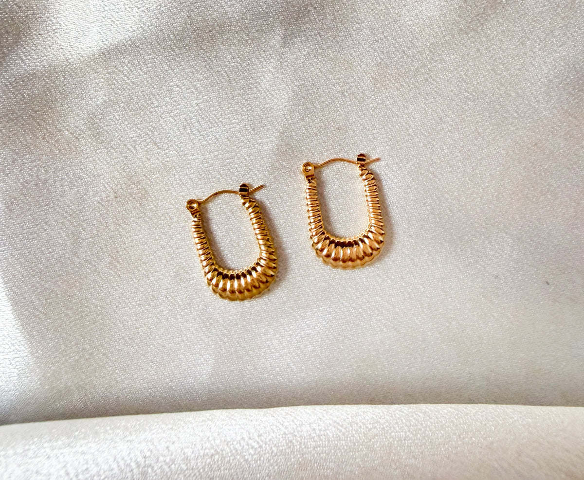 Elise hoops