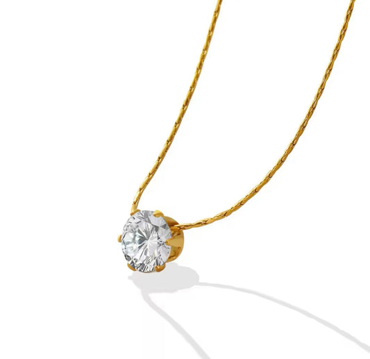 Solitaire gold necklace