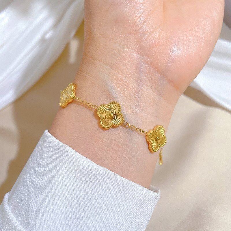 Gold clover bracelet