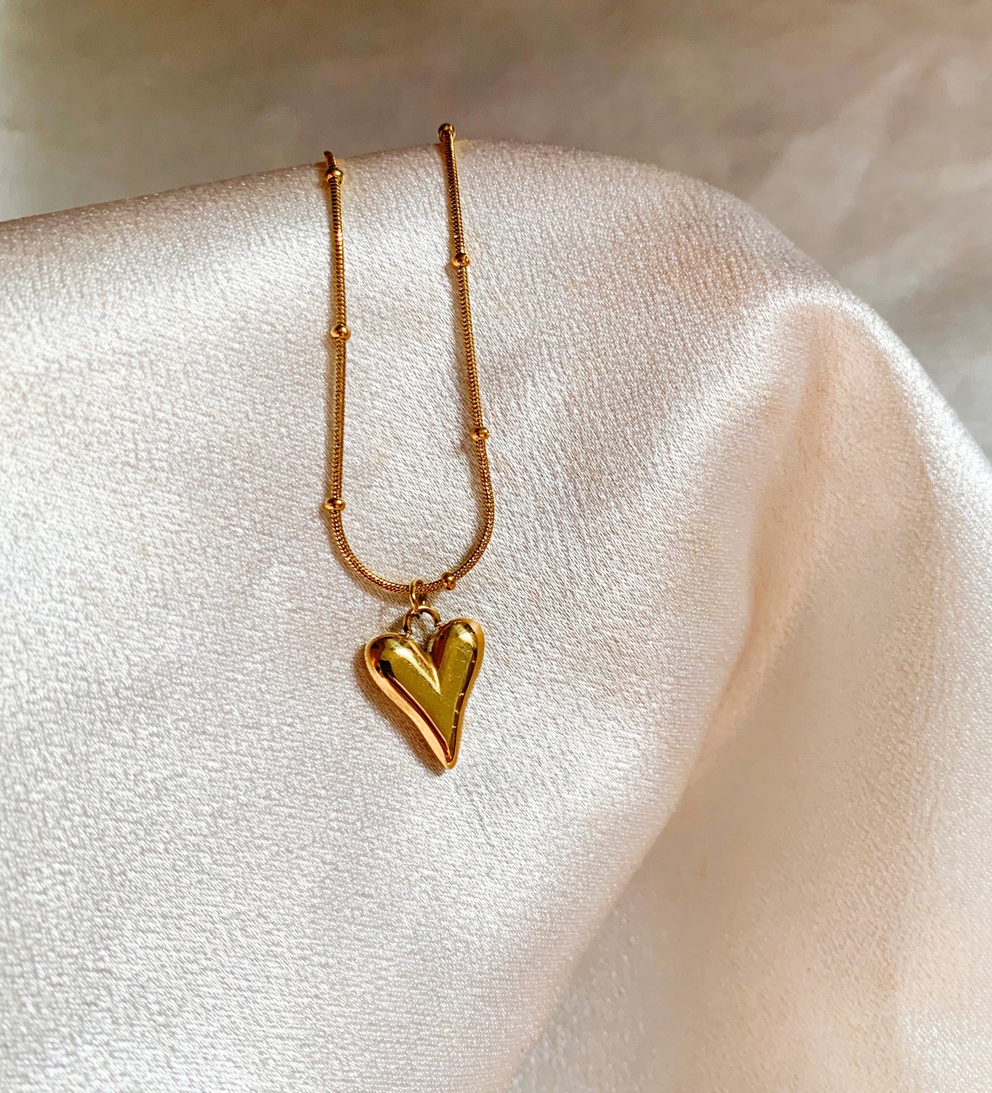 Lara love necklace