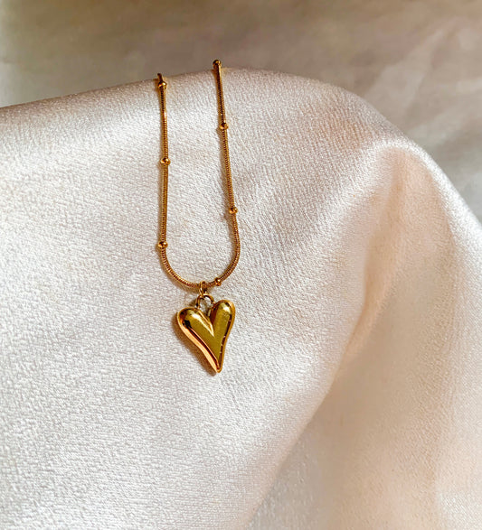 Lara love necklace