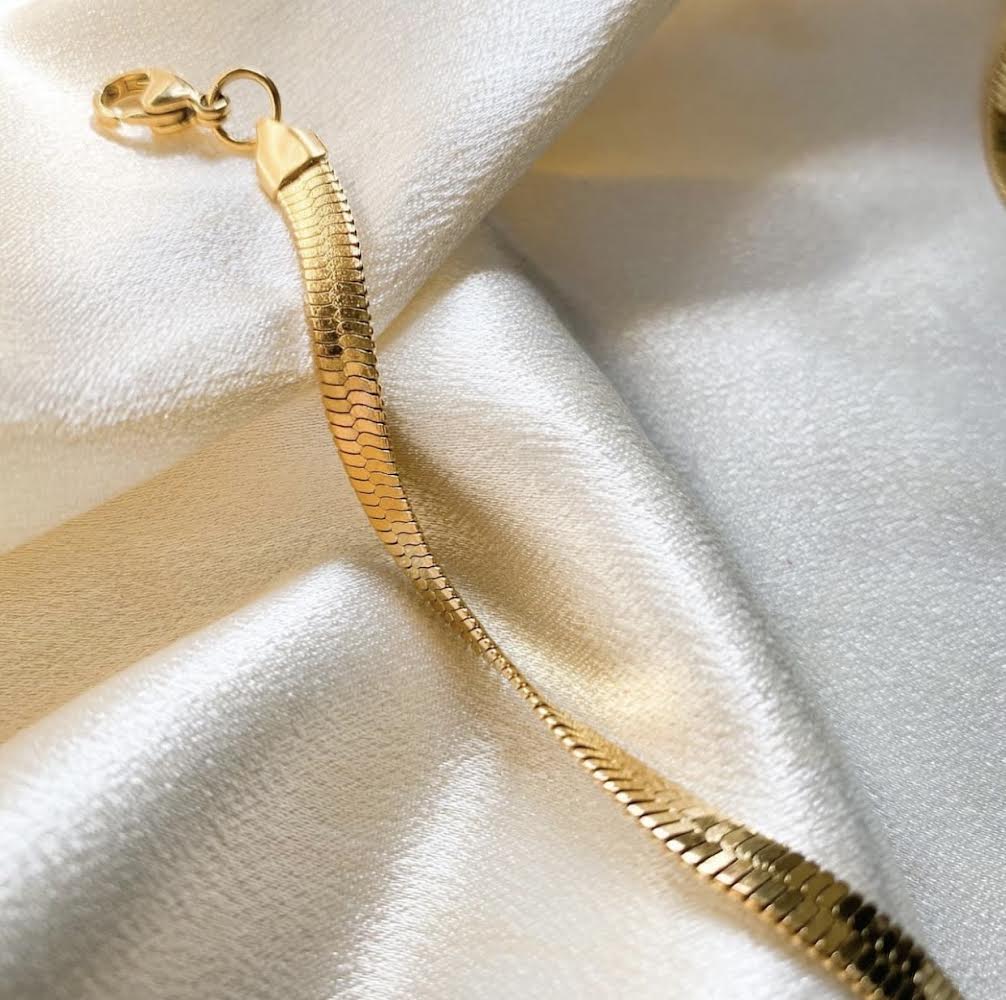 Herringbone gold necklace