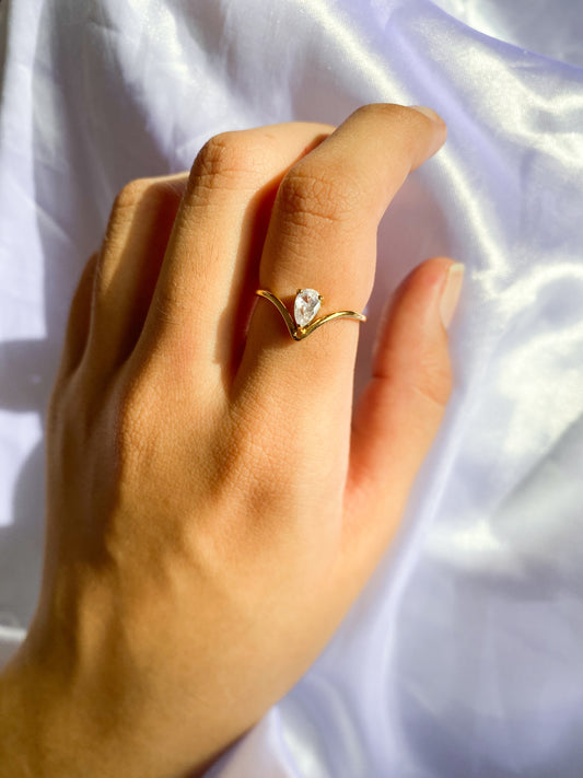 V solitaire ring