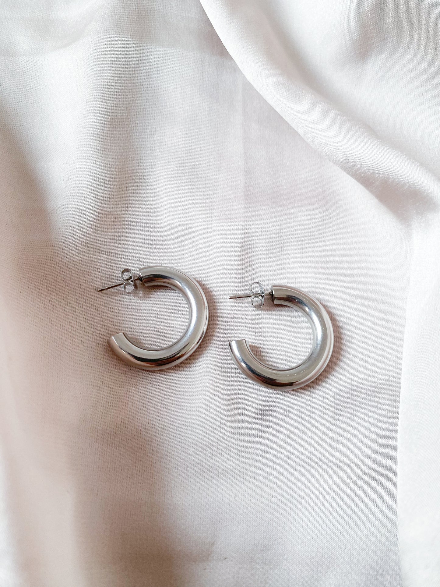 Amari silver hoops