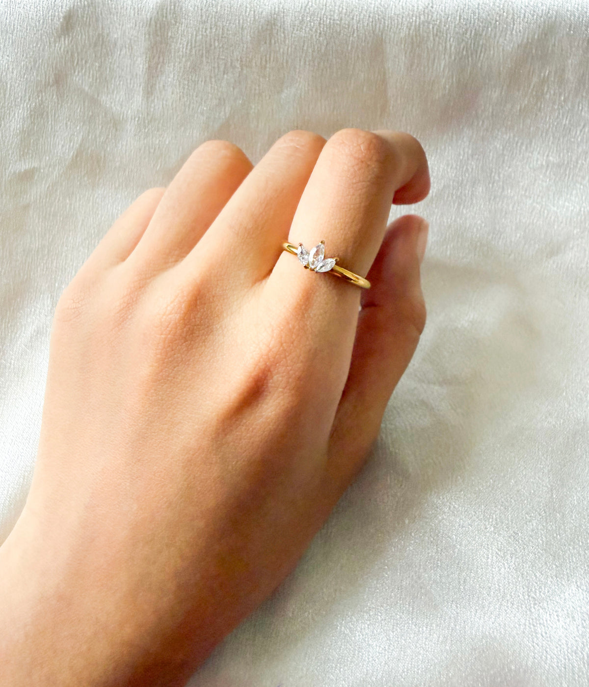 Queen adjustable ring