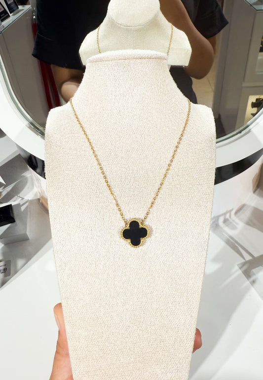 Clover black necklace