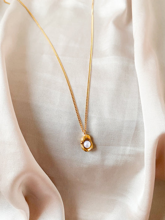 Inara pearl necklace