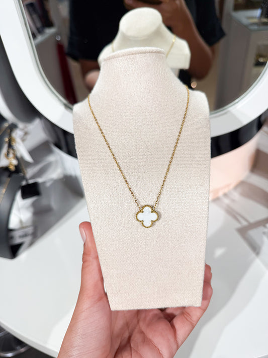 Clover white necklace
