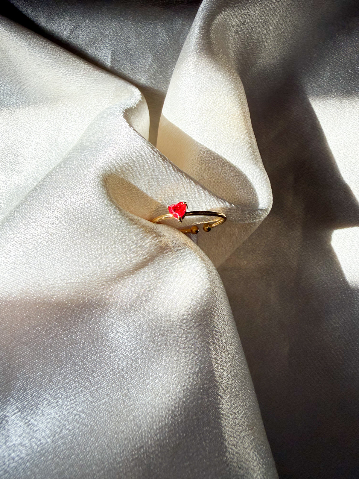 Red heart gold ring