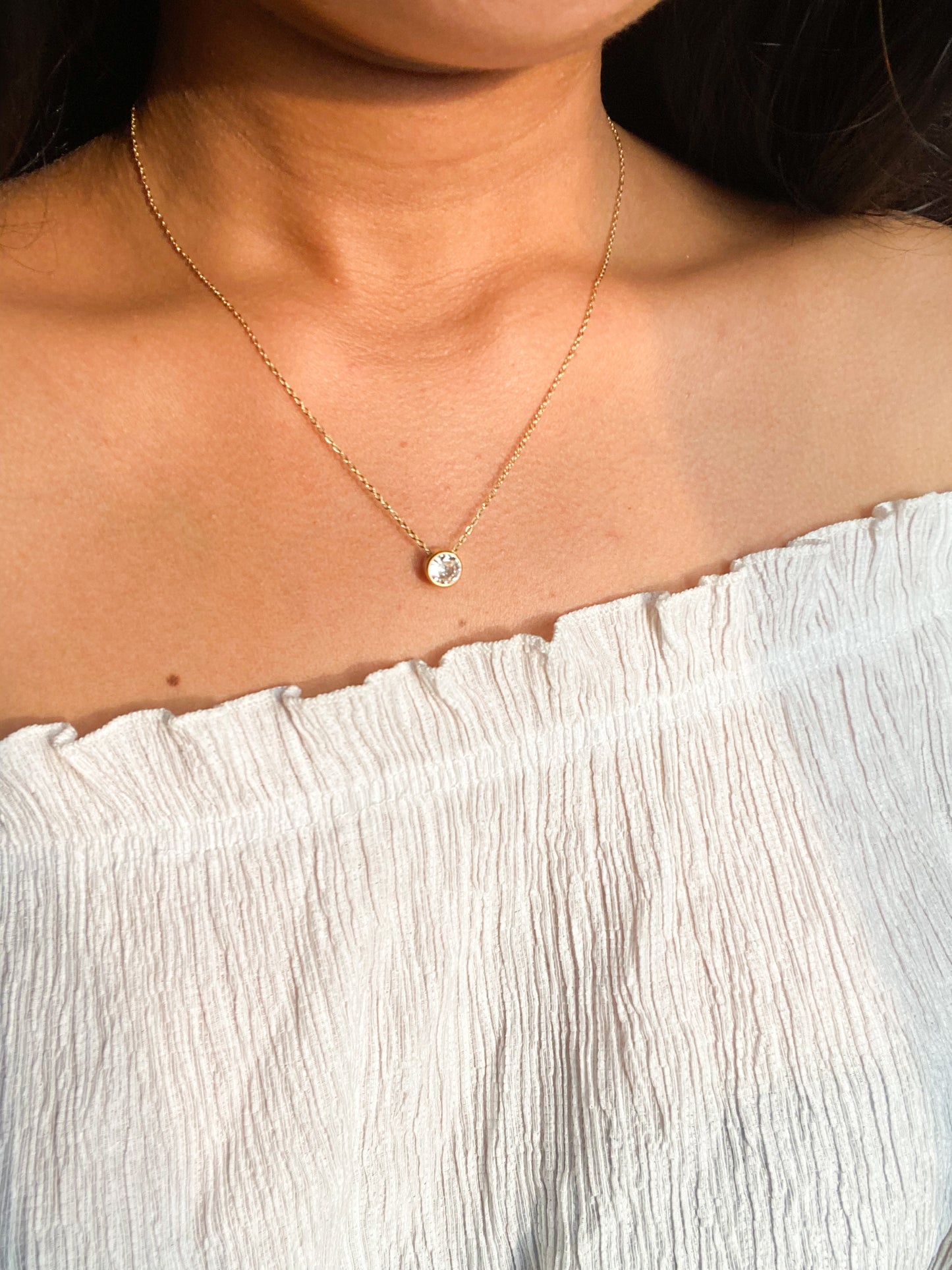 Minimal pendant necklace