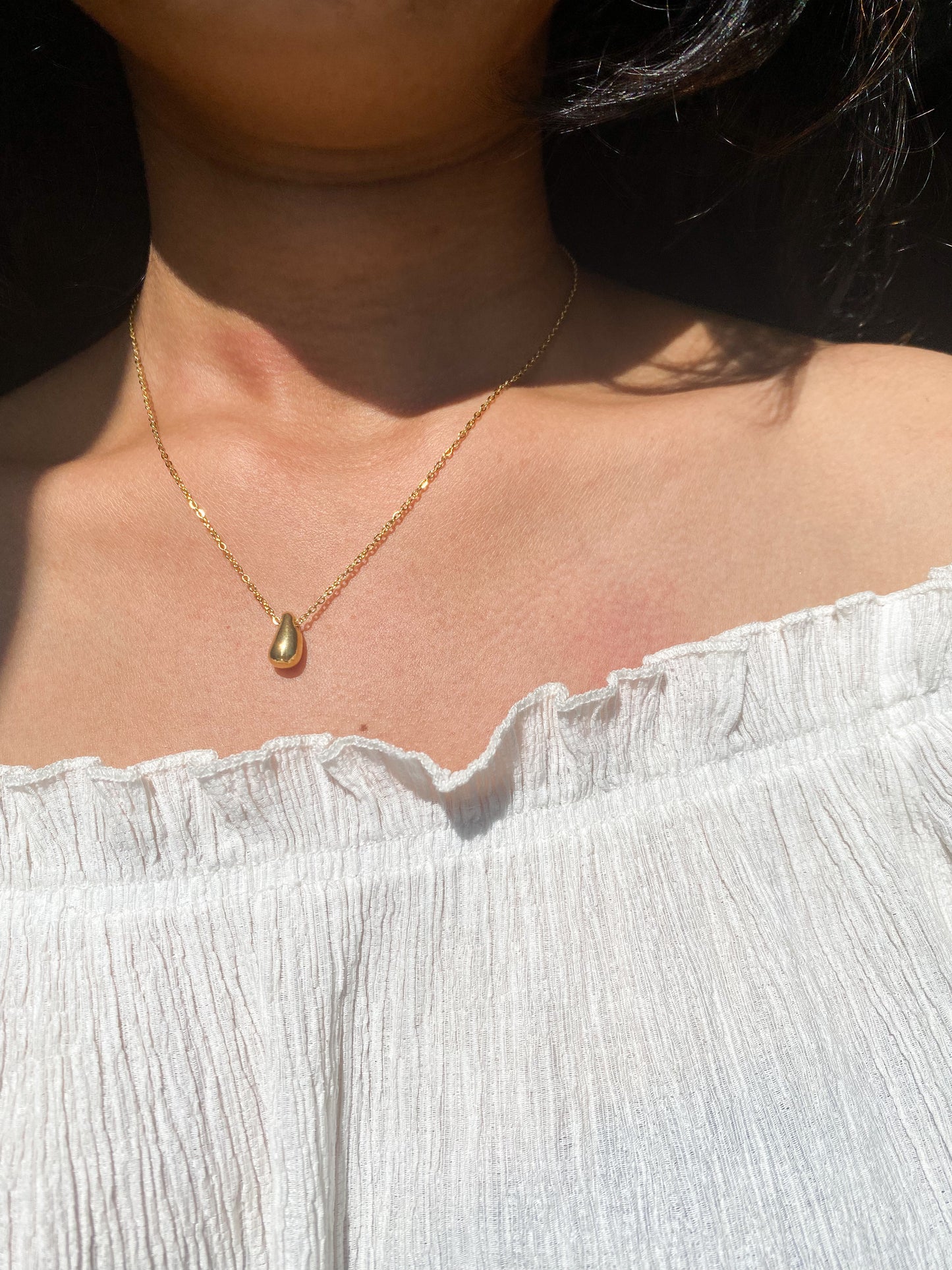 Tear drop gold necklace