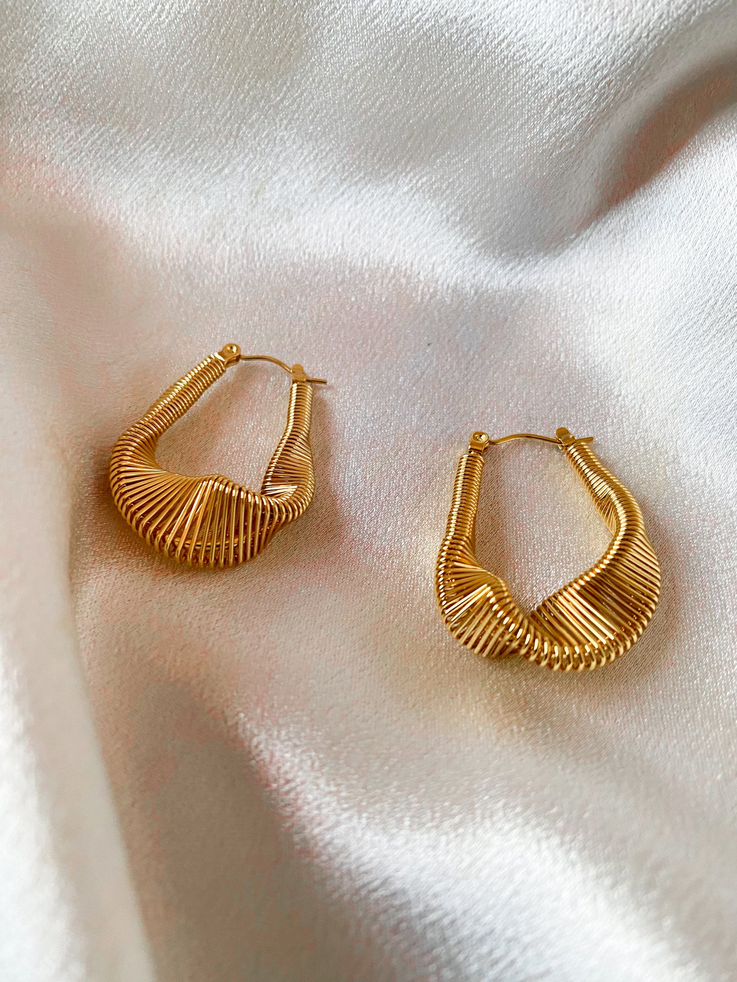 Inessa hoops